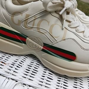 Gucci Cream Sneakers with Red and Green Stripe